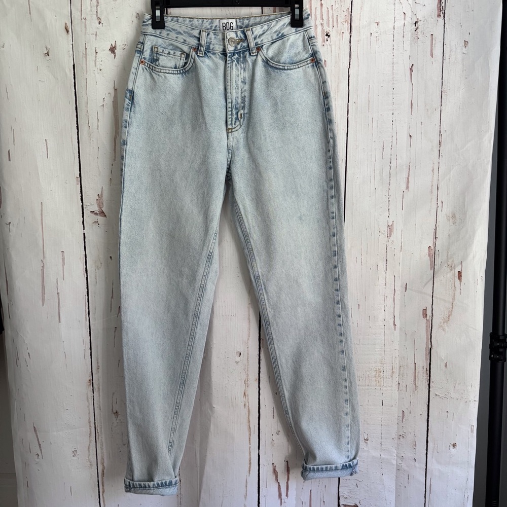BDG Light Wash Straight Leg Women's Mom High Rise Jeans Size: 26